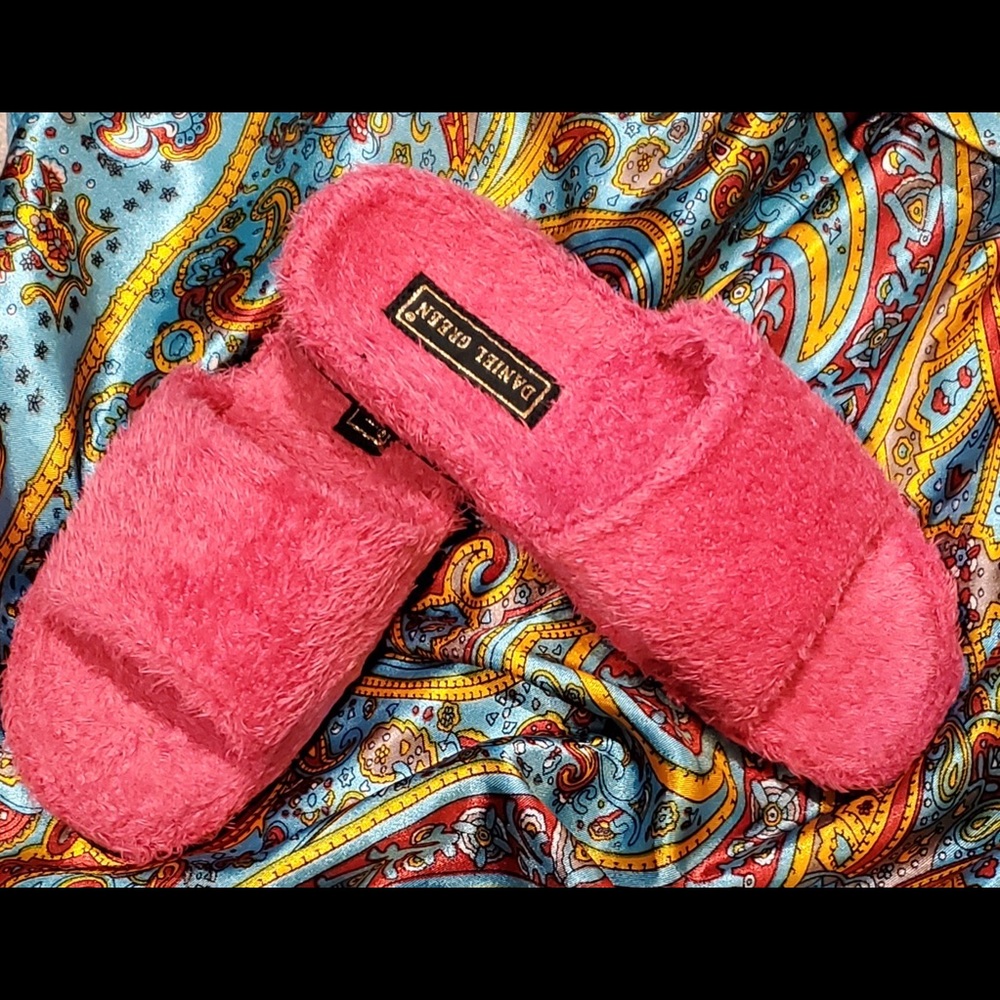 NWT Vintage Daniel Green terry cloth slippers 7W royal blue and pink pair